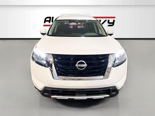2023 Nissan Pathfinder SL 4WD