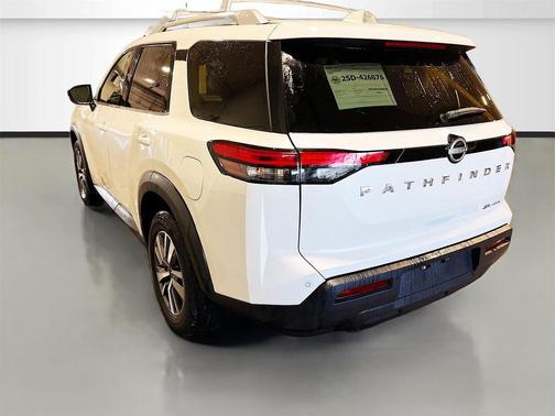 2023 Nissan Pathfinder SL 4WD