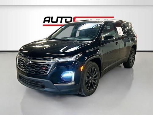 Mosaic Black Metallic 2023 Chevrolet Traverse RS