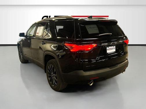 Mosaic Black Metallic 2023 Chevrolet Traverse RS