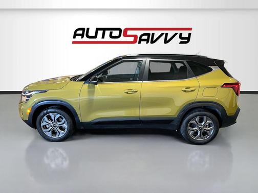 Valais Green/Black Roof 2024 Kia Seltos S