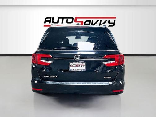 Crystal Black Pearl 2023 Honda Odyssey Elite