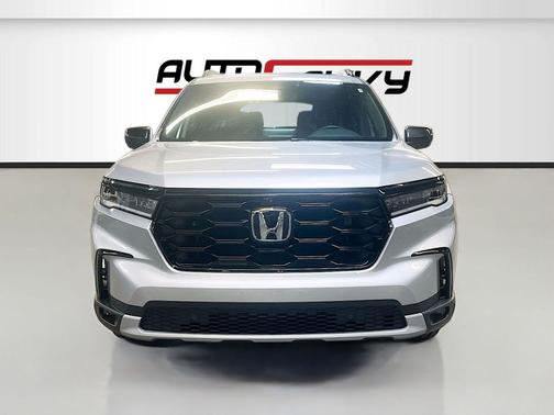 Lunar Silver Metallic 2025 Honda Pilot TrailSport