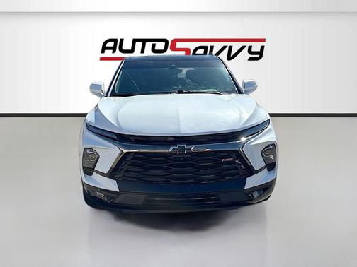 Iridescent Pearl Tricoat 2023 Chevrolet Blazer RS