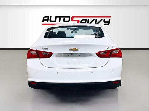 Summit White 2024 Chevrolet Malibu FWD 1LT