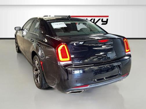 Gloss Black 2023 Chrysler 300 Touring
