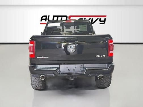 Diamond Black Crystal Pearlcoat 2023 RAM 1500 Big Horn/Lone Star