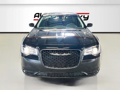 2023 Chrysler 300 Touring