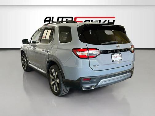 Gray 2024 Honda Pilot Touring 8-Passenger
