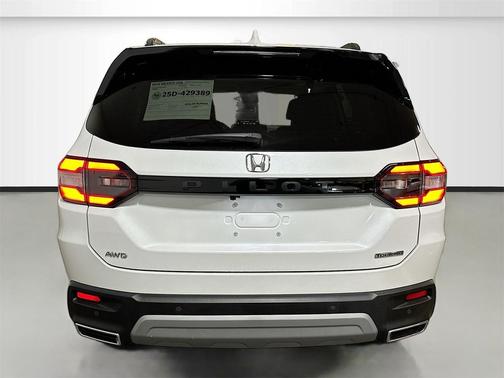 2025 Honda Pilot Touring 8-Passenger