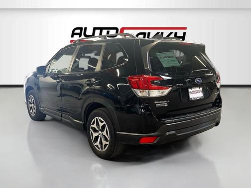 Crystal Black Silica 2022 Subaru Forester Premium