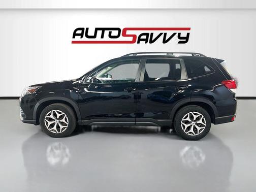 Crystal Black Silica 2022 Subaru Forester Premium