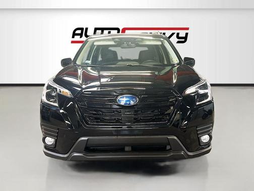 Crystal Black Silica 2022 Subaru Forester Premium