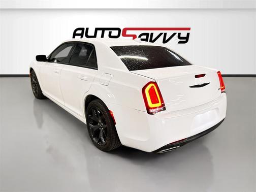 2022 Chrysler 300 Touring
