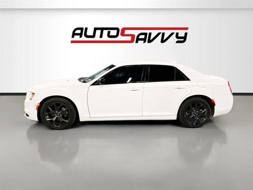 2022 Chrysler 300 Touring