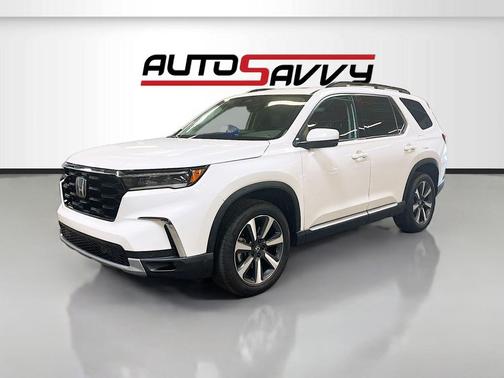 Platinum White Pearl 2023 Honda Pilot Touring 8-Passenger