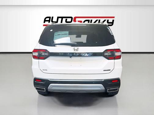 Platinum White Pearl 2023 Honda Pilot Touring 8-Passenger