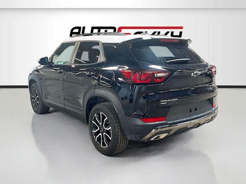 Mosaic Black Metallic 2024 Chevrolet Trailblazer ACTIV