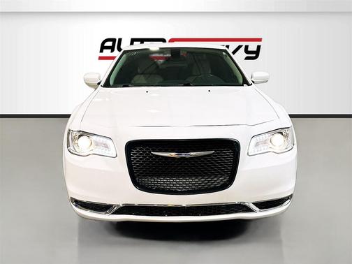 2016 Chrysler 300 Limited