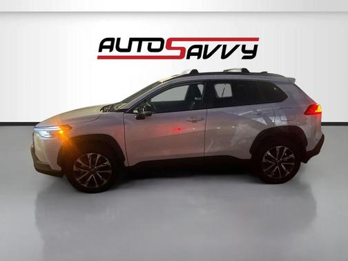 Wind Chill Pearl 2025 Toyota Corolla Cross XLE