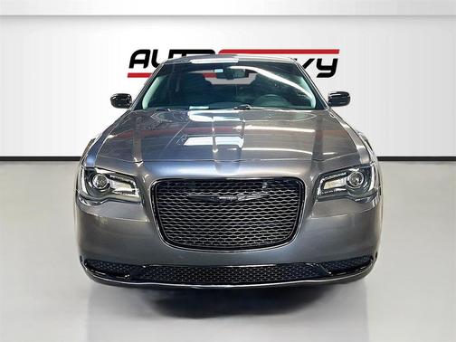 2020 Chrysler 300 Touring