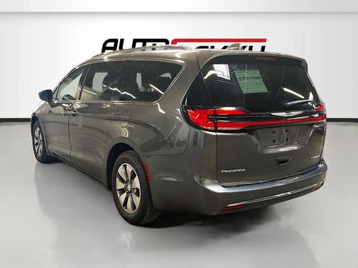 Granite Crystal Metallic Clearcoat 2022 Chrysler Pacifica Hybrid Touring L