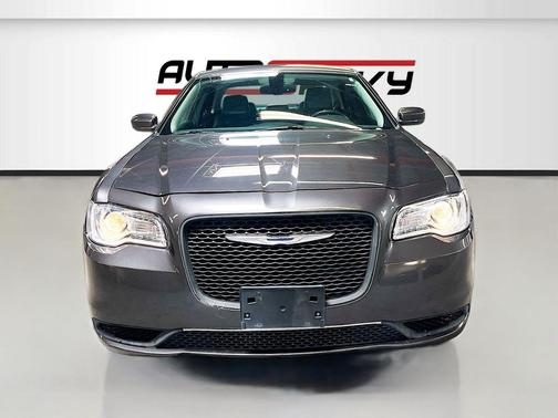 Granite Crystal Metallic Clearcoat 2016 Chrysler 300 Limited
