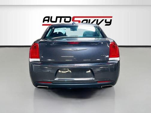 Granite Crystal Metallic Clearcoat 2016 Chrysler 300 Limited