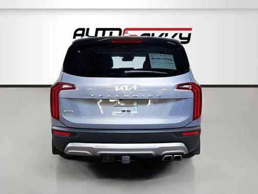 Everlasting Silver 2022 Kia Telluride SX