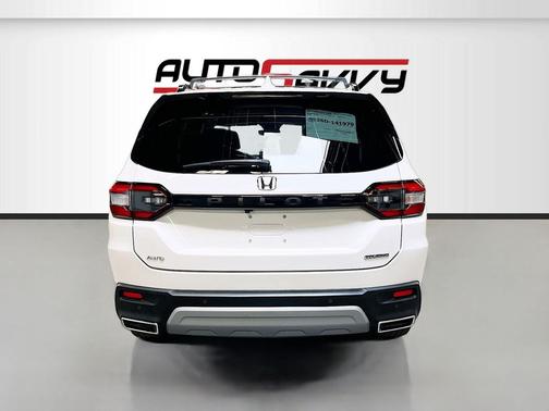 Platinum White Pearl 2024 Honda Pilot Touring 8-Passenger