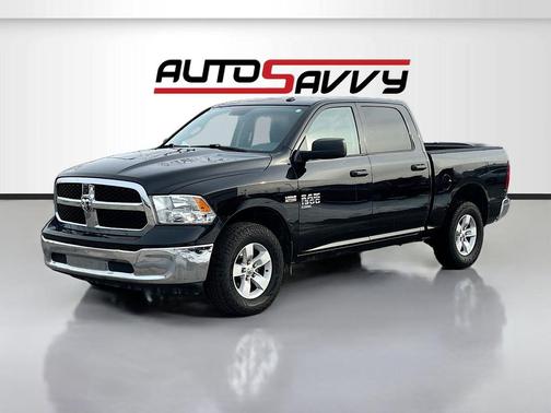 Diamond Black Crystal Pearlcoat 2019 RAM 1500 SLT