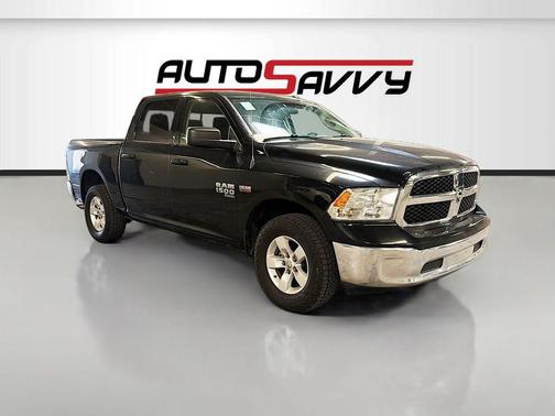 Diamond Black Crystal Pearlcoat 2019 RAM 1500 SLT