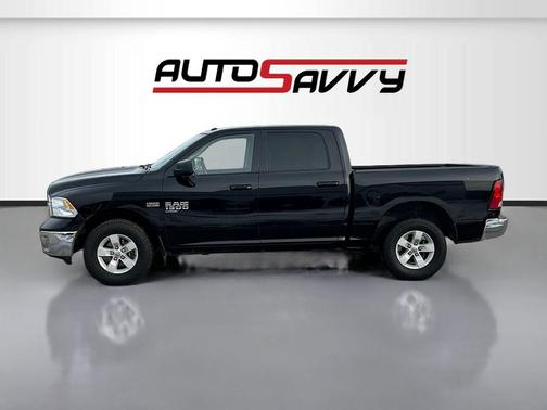 Diamond Black Crystal Pearlcoat 2019 RAM 1500 SLT