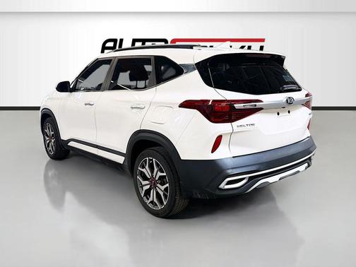 Snow White Pearl 2021 Kia Seltos SX Turbo