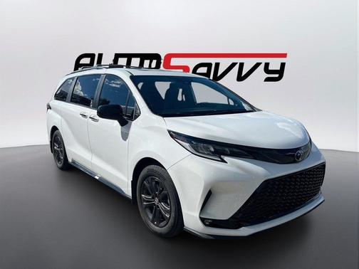Ice Cap 2025 Toyota Sienna XSE 7 Passenger
