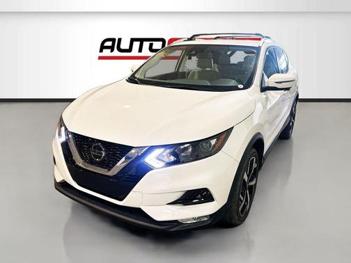 Pearl White Tricoat 2022 Nissan Rogue Sport SL