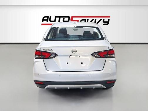 Brilliant Silver Metallic 2025 Nissan Versa 1.6 SV