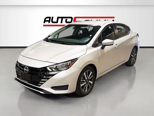 Brilliant Silver Metallic 2025 Nissan Versa 1.6 SV