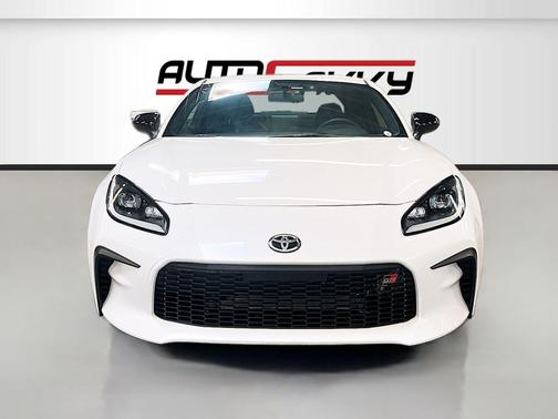 Halo 2024 Toyota GR86 Premium