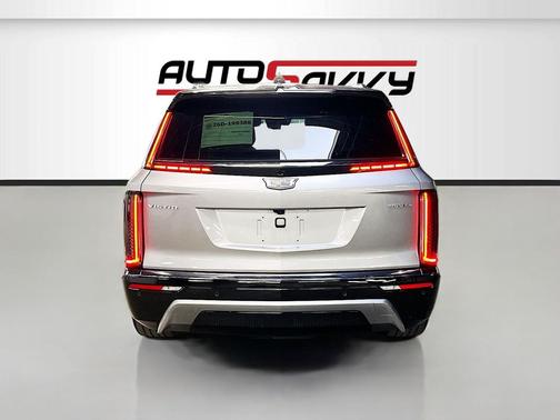 Argent Silver Metallic 2026 Cadillac VISTIQ Sport