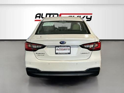 Crystal White Pearl 2022 Subaru Legacy Limited