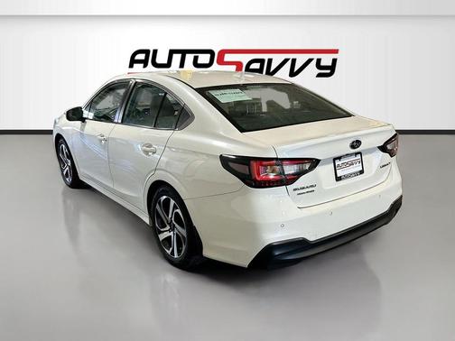 Crystal White Pearl 2022 Subaru Legacy Limited