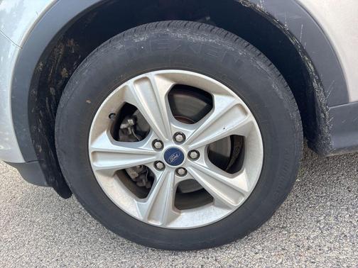 Ingot Silver 2016 Ford Escape SE