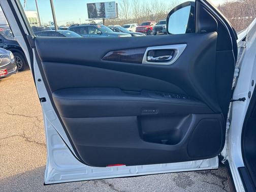 2015 Nissan Pathfinder SL