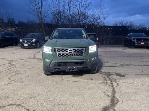 2024 Nissan Frontier SL