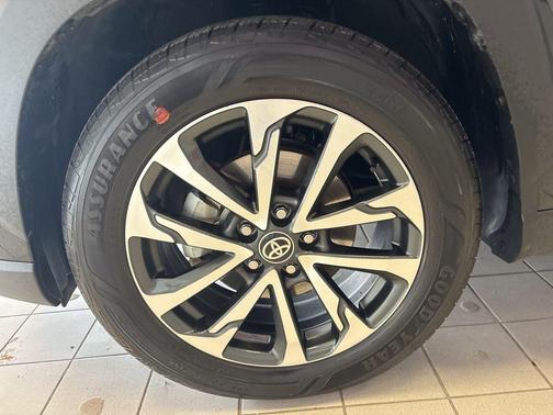 2025 Toyota Corolla Cross XLE