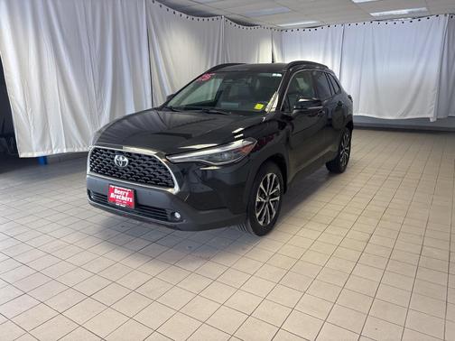 2025 Toyota Corolla Cross XLE