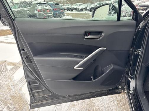 2025 Toyota Corolla Cross XLE