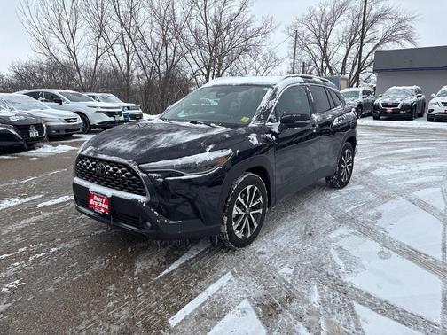 2025 Toyota Corolla Cross XLE