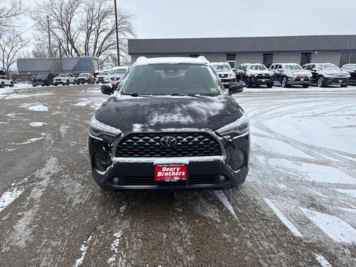 2025 Toyota Corolla Cross XLE